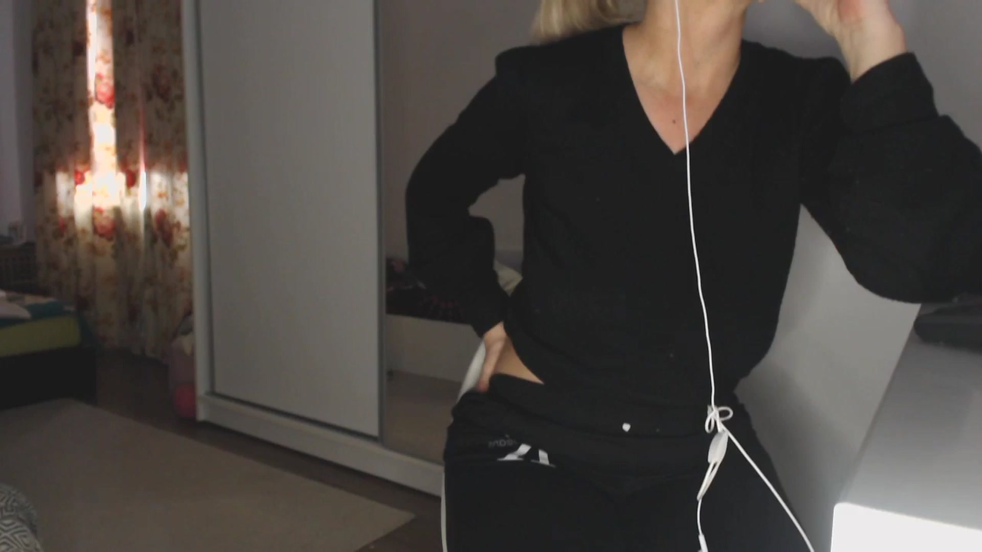 Gallery image thumbnail from Merlyn4u's myfreecams stream on, 04/01/2025, 12:58 image 10 of 20