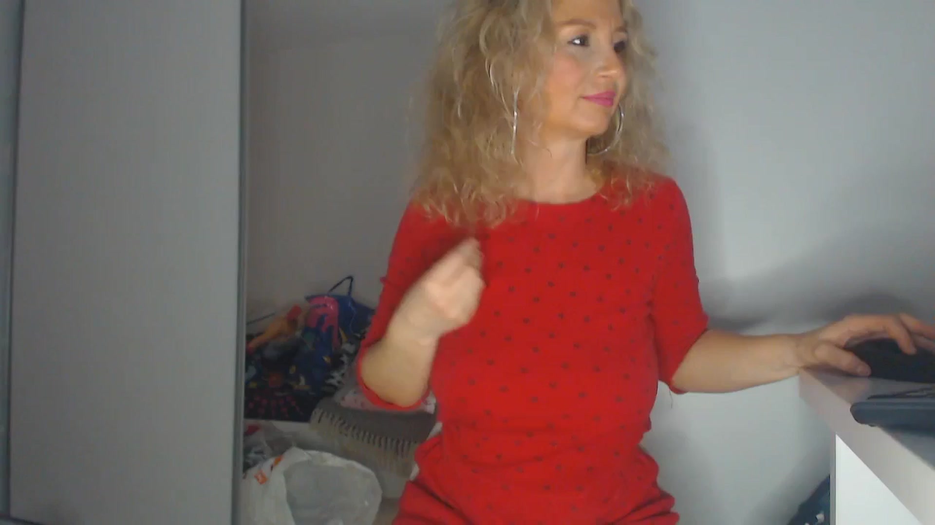 Gallery image thumbnail from Merlyn4u's myfreecams stream on, 04/04/2025, 12:15 image 6 of 20