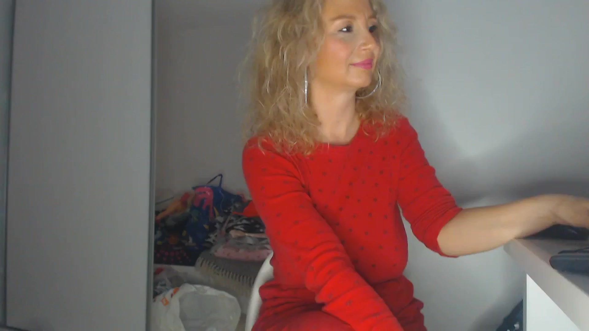 Gallery image thumbnail from Merlyn4u's myfreecams stream on, 04/04/2025, 12:15 image 11 of 20