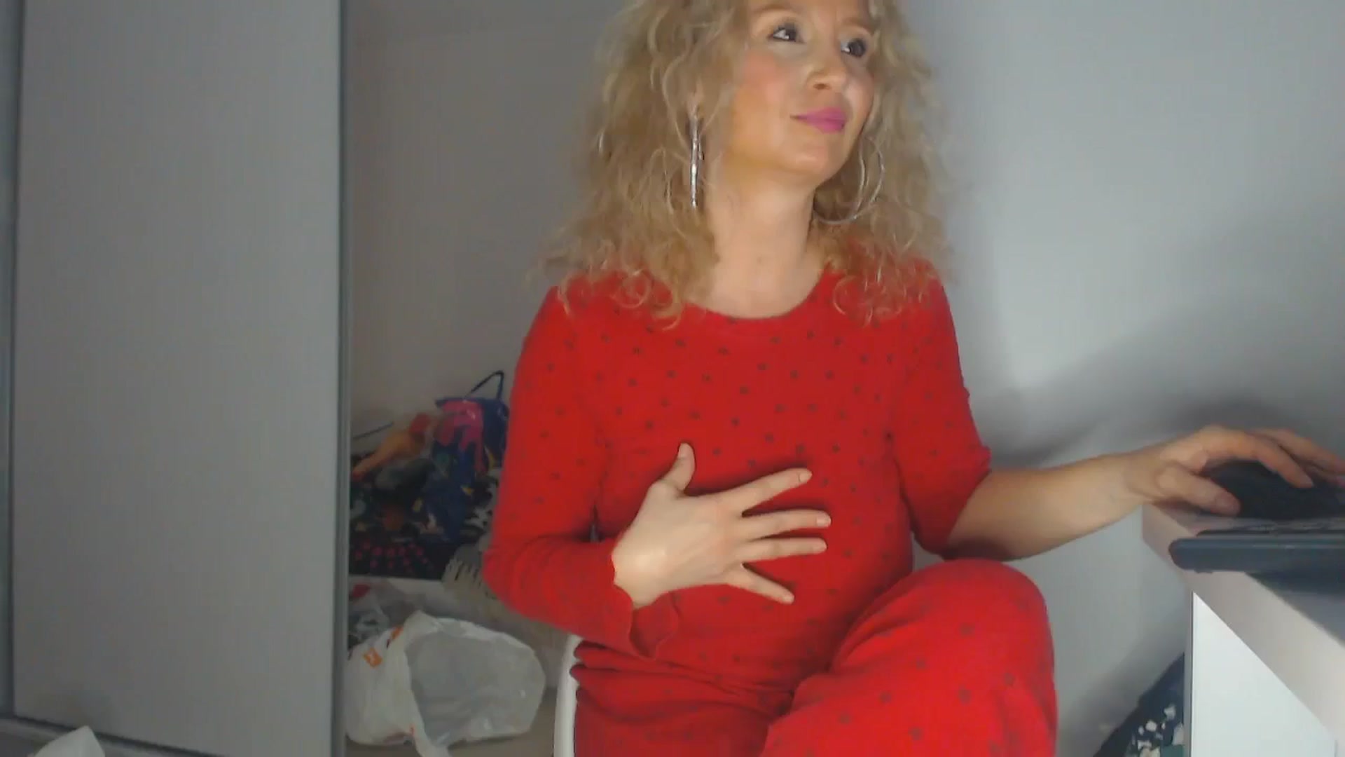 Gallery image thumbnail from Merlyn4u's myfreecams stream on, 04/04/2025, 12:15 image 1 of 20