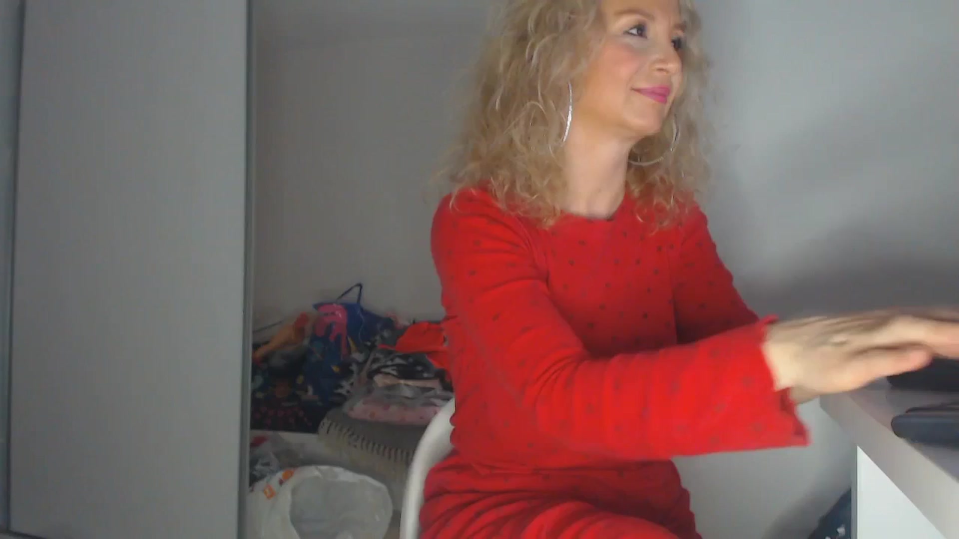 Gallery image thumbnail from Merlyn4u's myfreecams stream on, 04/04/2025, 12:15 image 13 of 20