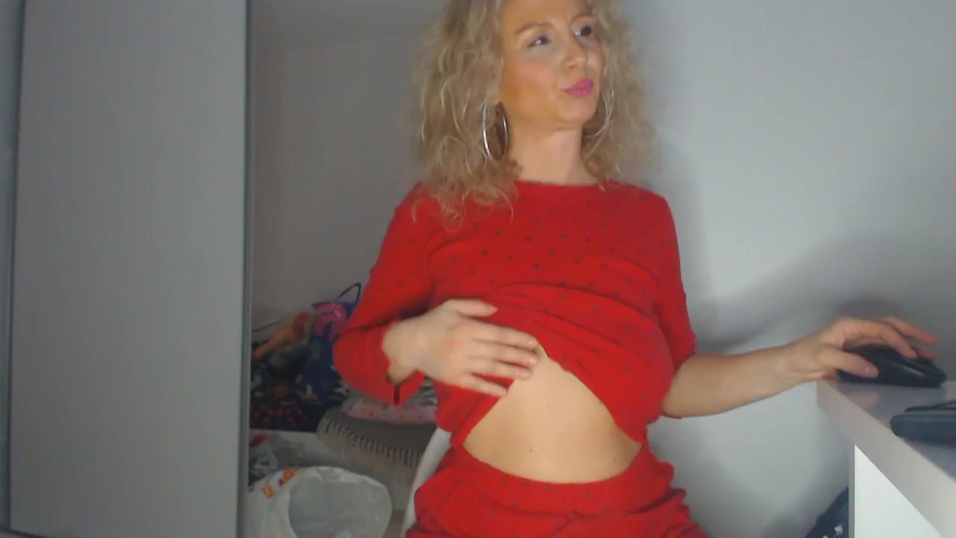 Gallery image thumbnail from Merlyn4u's myfreecams stream on, 04/04/2025, 12:15 image 16 of 20