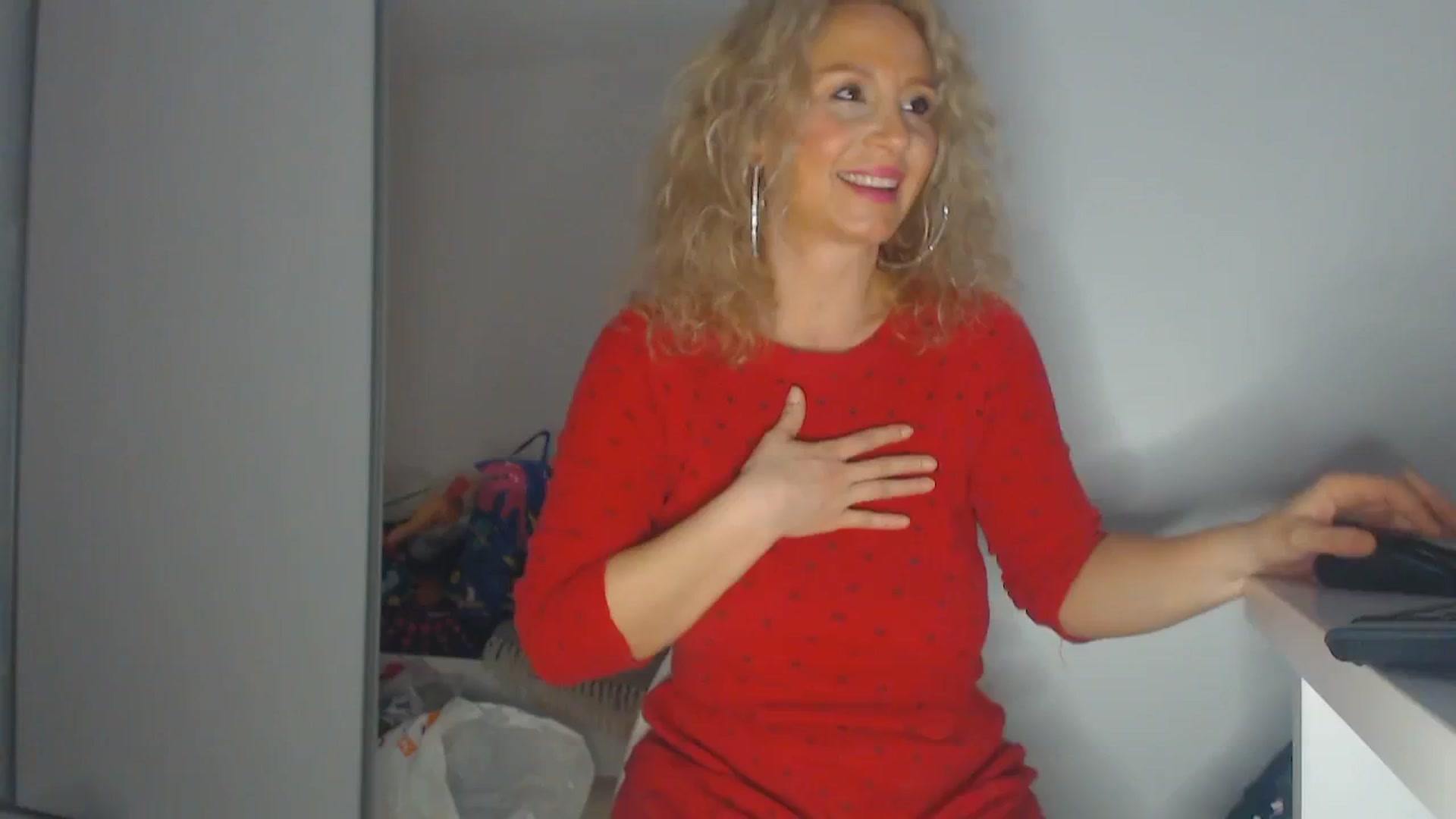 Gallery image thumbnail from Merlyn4u's myfreecams stream on, 04/04/2025, 12:15 image 7 of 20
