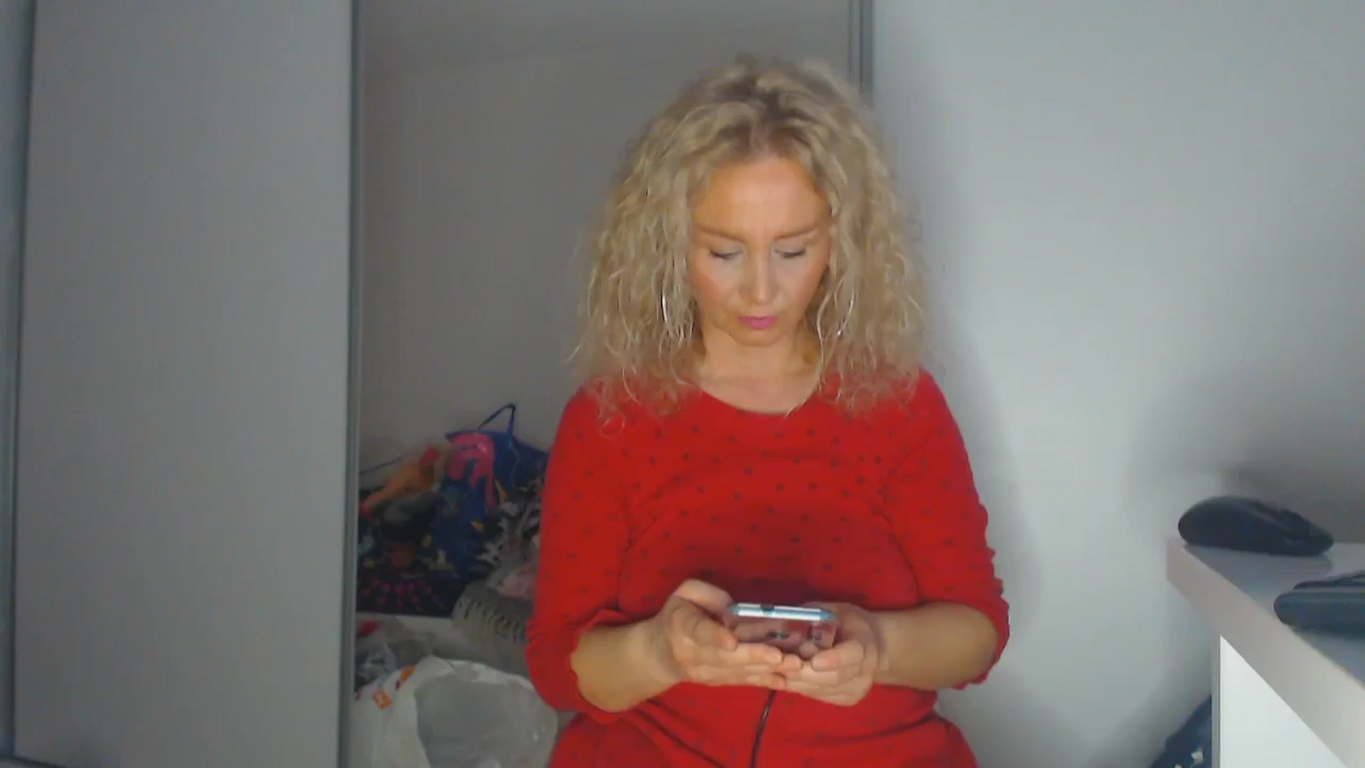 Gallery image thumbnail from Merlyn4u's myfreecams stream on, 04/04/2025, 12:15 image 9 of 20