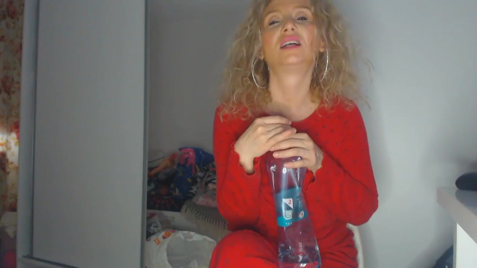 Gallery image thumbnail from Merlyn4u's myfreecams stream on, 04/04/2025, 13:15 image 12 of 20