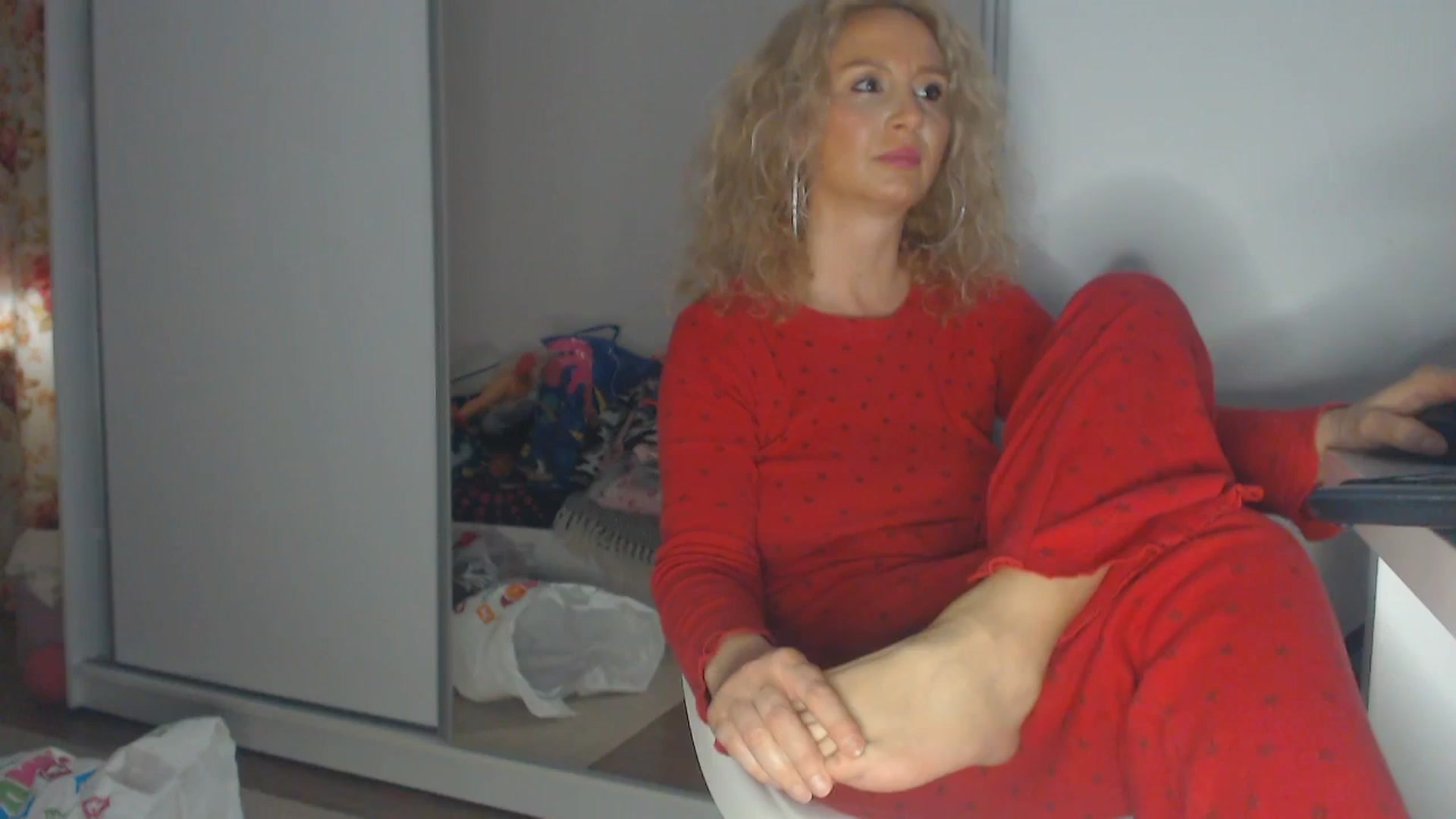 Gallery image thumbnail from Merlyn4u's myfreecams stream on, 04/04/2025, 13:15 image 6 of 20