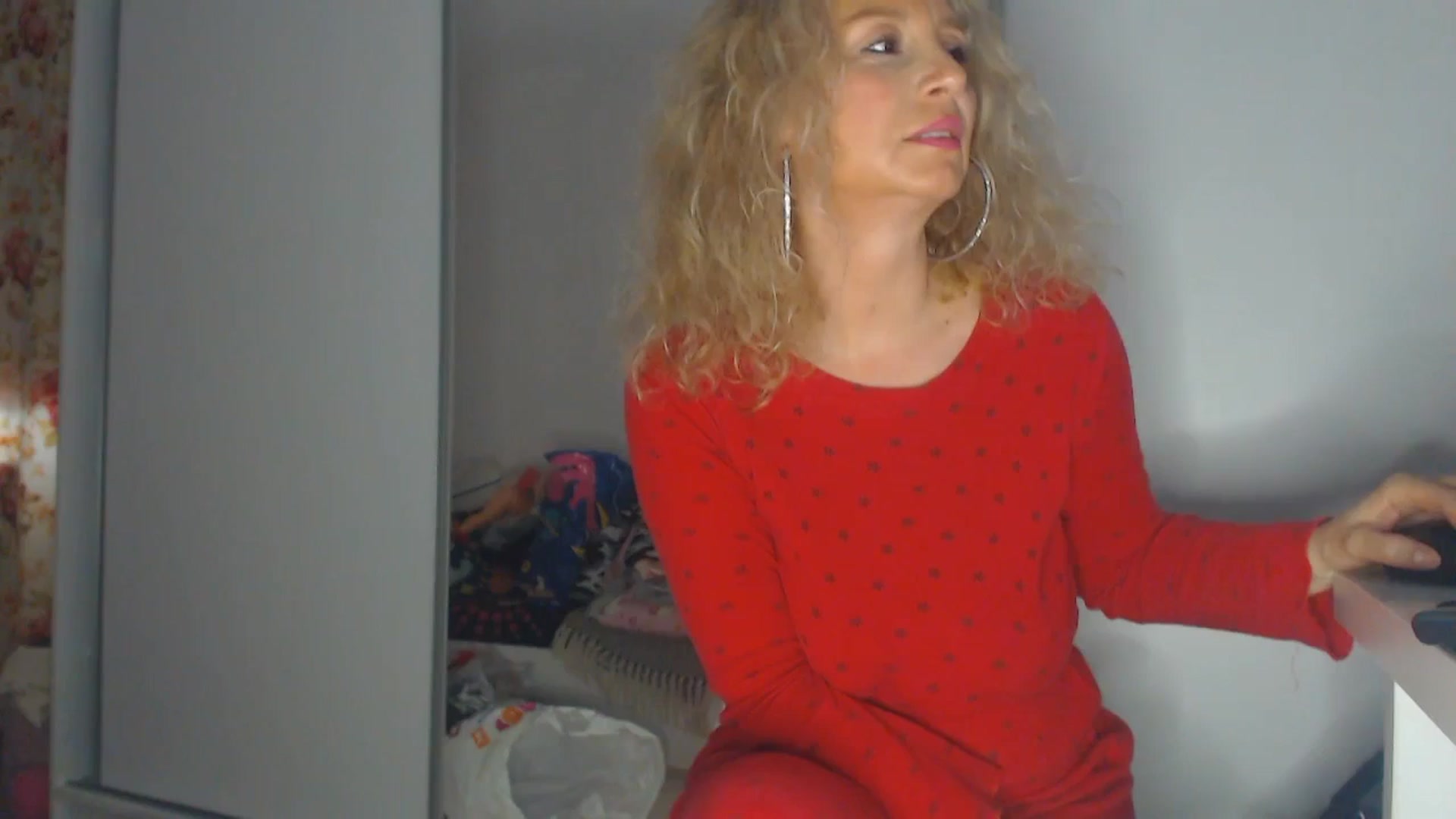 Gallery image thumbnail from Merlyn4u's myfreecams stream on, 04/04/2025, 13:15 image 15 of 20