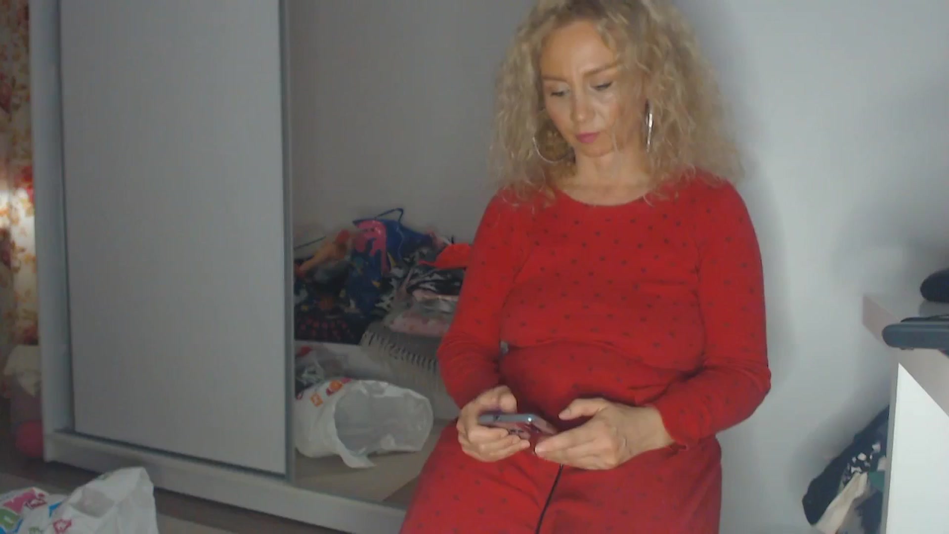 Gallery image thumbnail from Merlyn4u's myfreecams stream on, 04/04/2025, 13:15 image 5 of 20