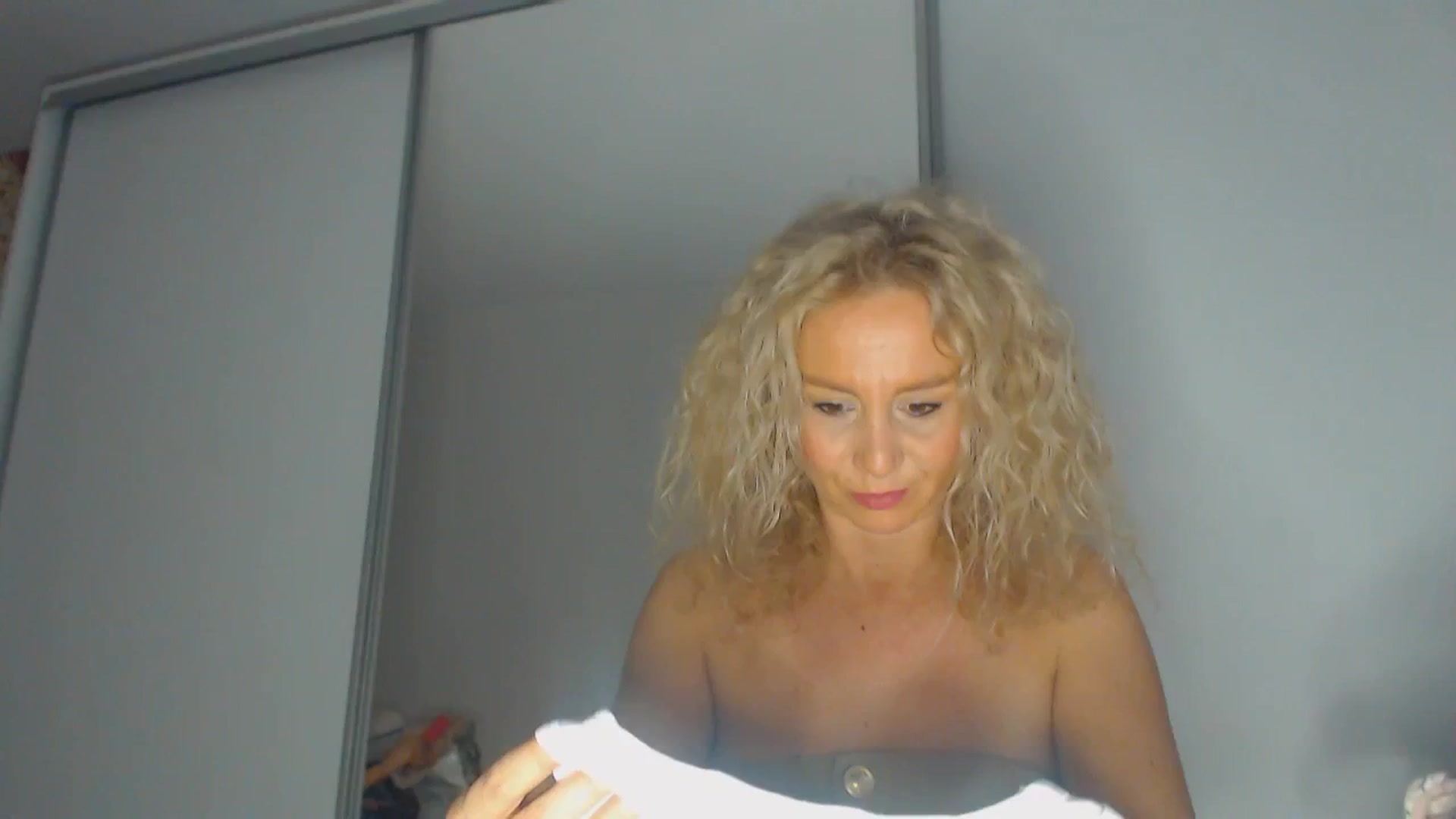 Gallery image thumbnail from Merlyn4u's myfreecams stream on, 04/04/2025, 14:49 image 19 of 20