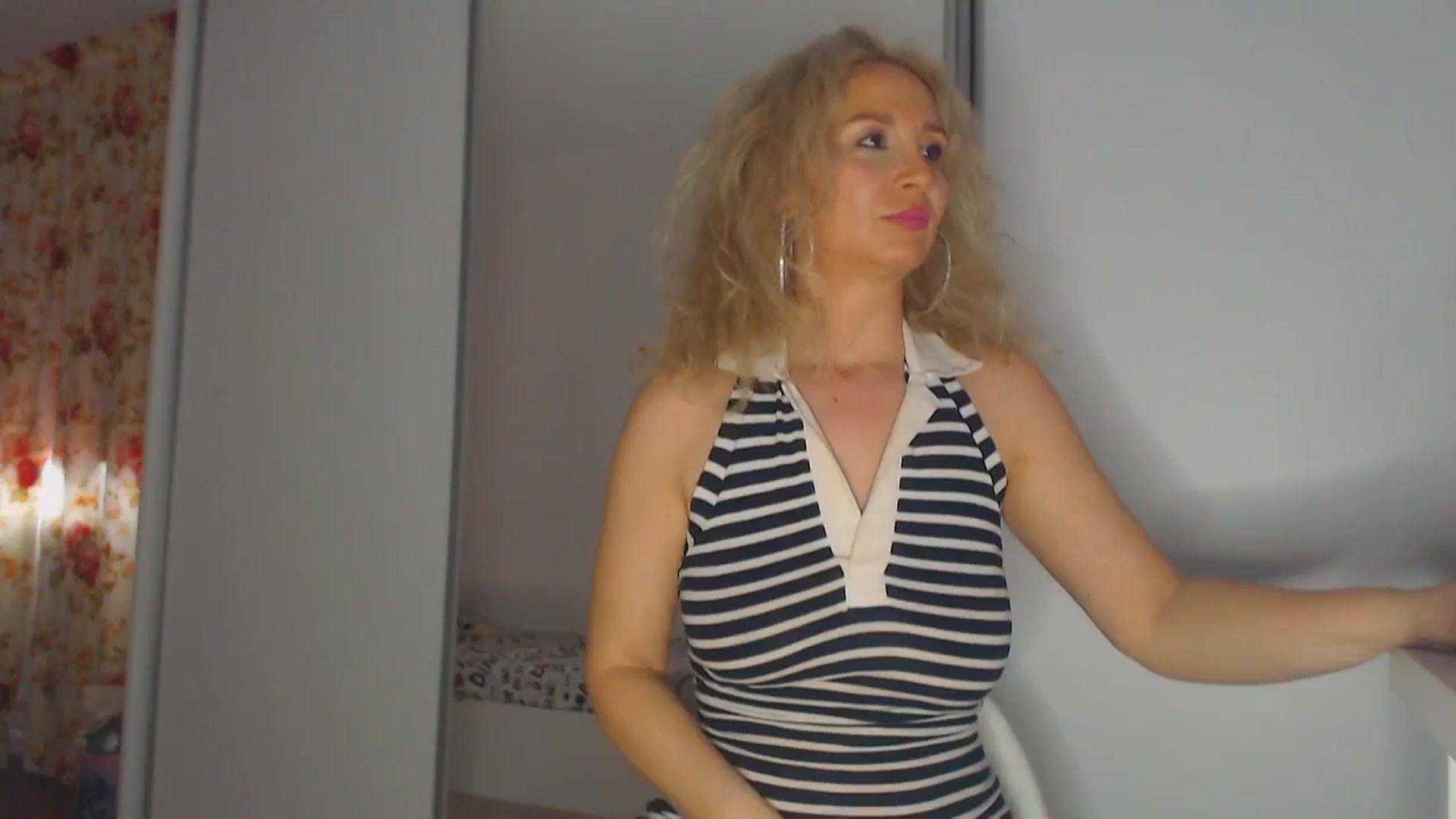 Gallery image thumbnail from Merlyn4u's myfreecams stream on, 04/07/2025, 13:22 image 4 of 20