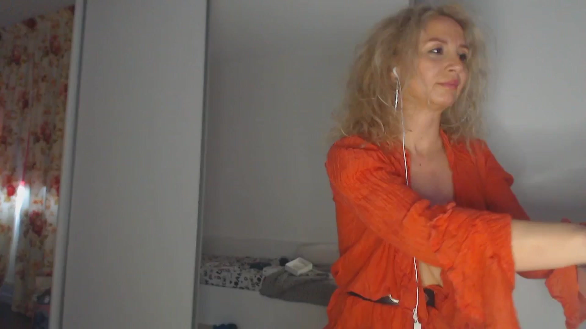 Gallery image thumbnail from Merlyn4u's myfreecams stream on, 04/07/2025, 13:54 image 18 of 20