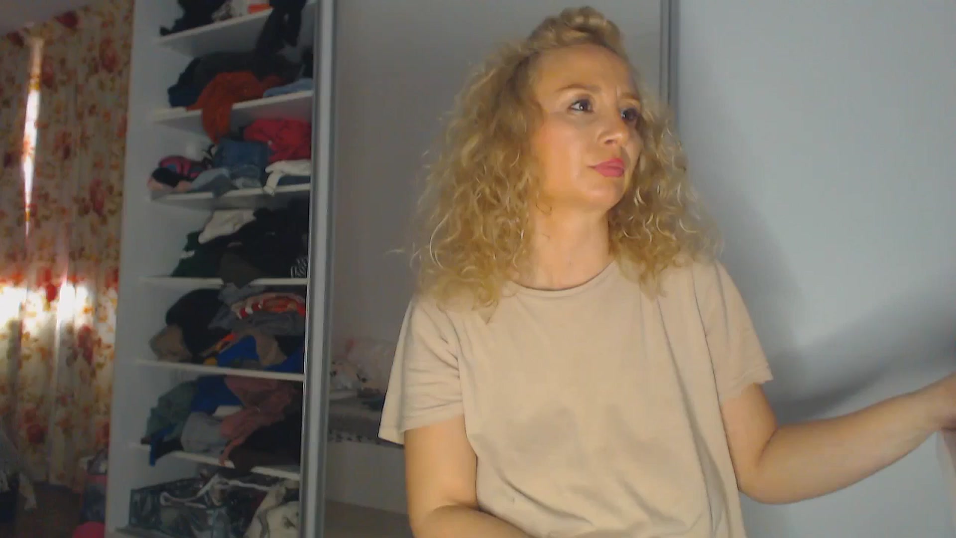 Gallery image thumbnail from Merlyn4u's myfreecams stream on, 04/08/2025, 11:46 image 3 of 20