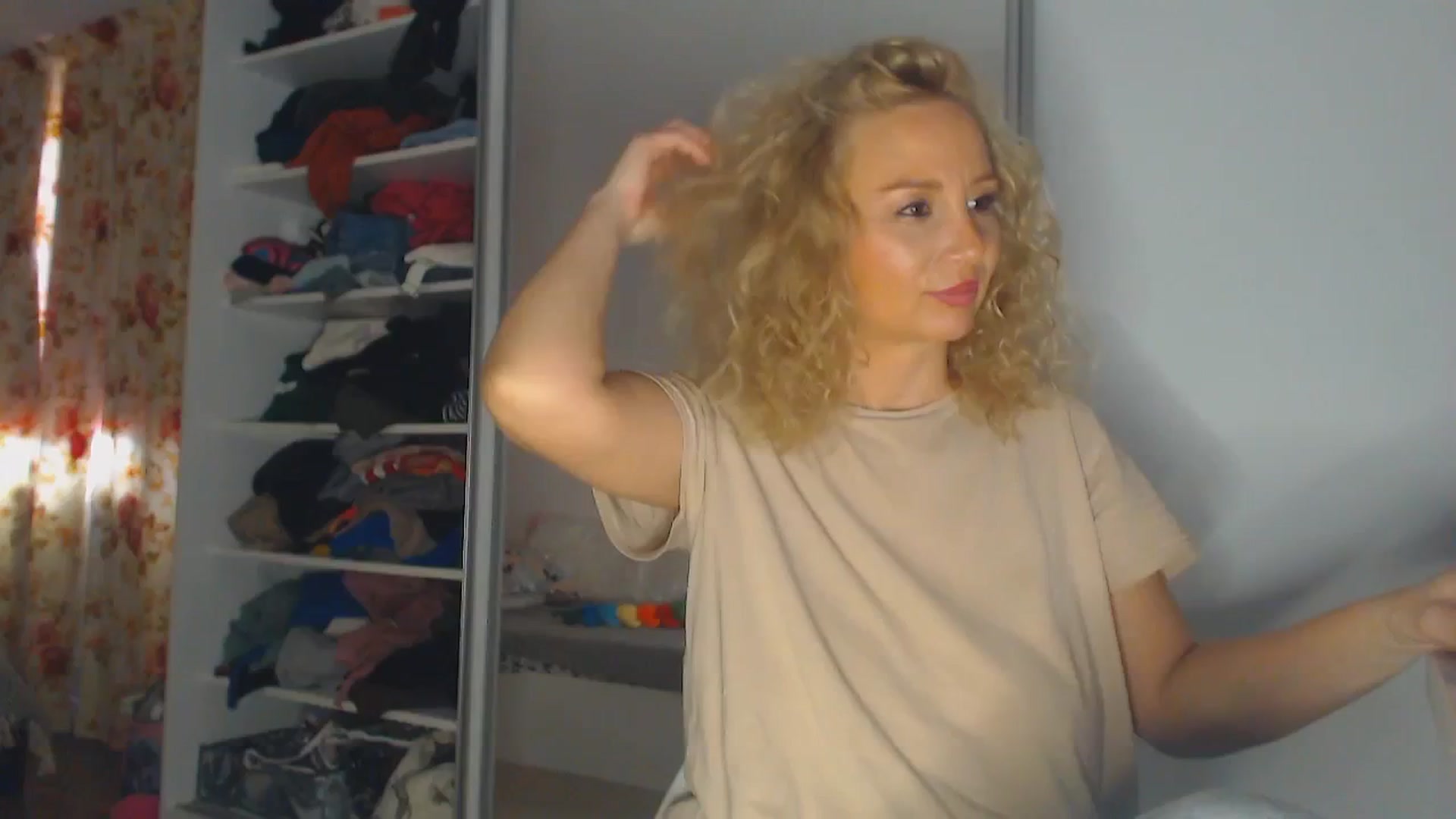 Gallery image thumbnail from Merlyn4u's myfreecams stream on, 04/08/2025, 11:46 image 4 of 20