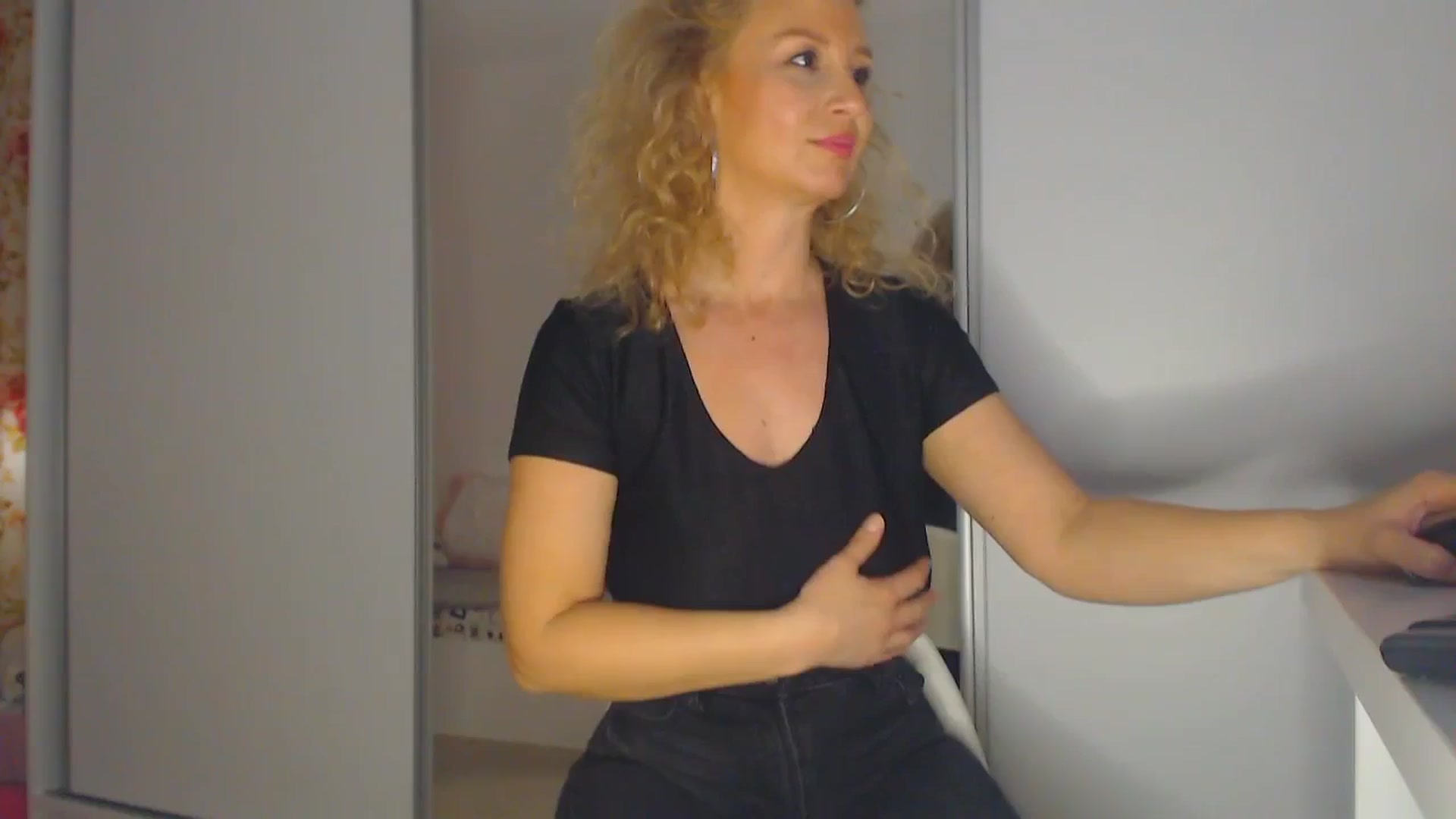 Gallery image thumbnail from Merlyn4u's myfreecams stream on, 04/09/2025, 13:43 image 2 of 20