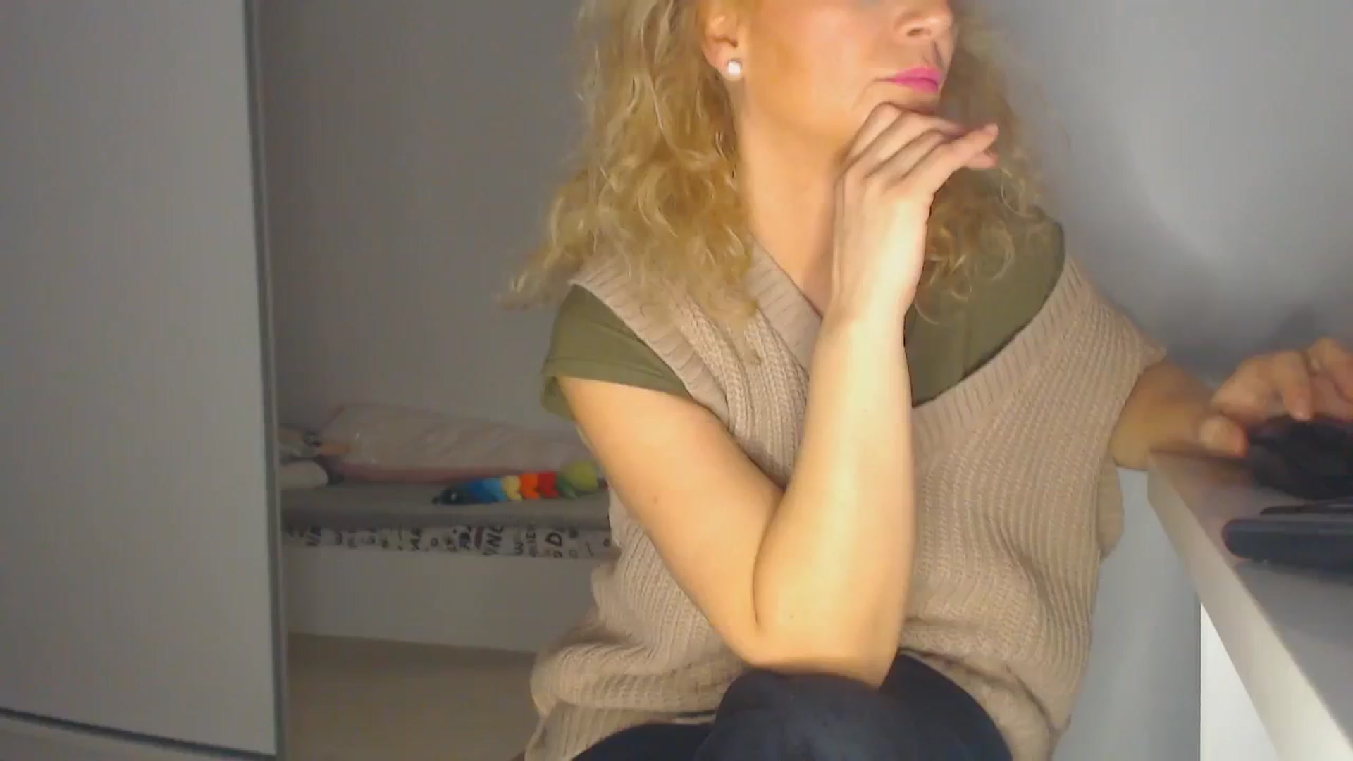 Gallery image thumbnail from Merlyn4u's myfreecams stream on, 04/10/2025, 11:54 image 2 of 20