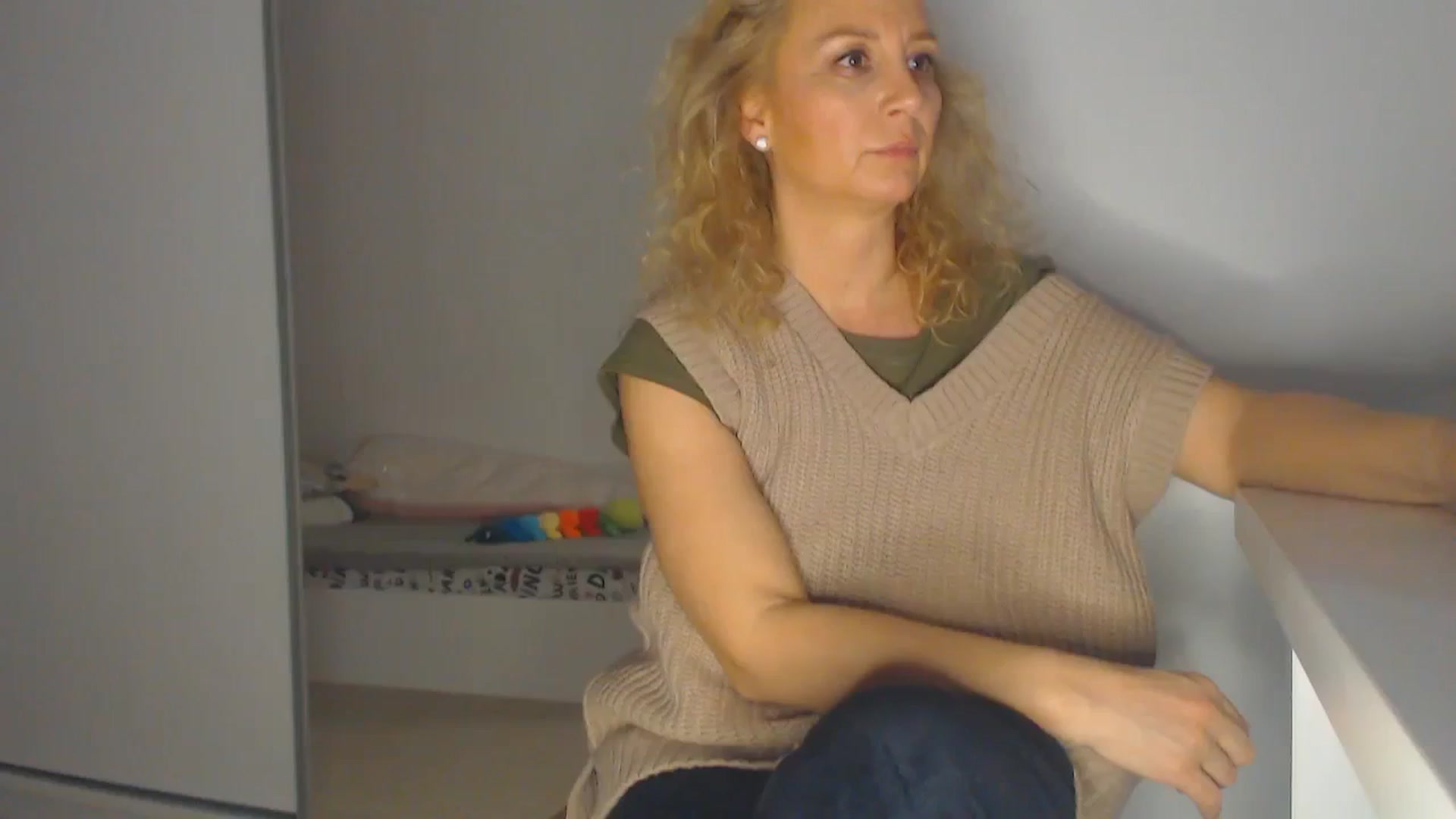 Gallery image thumbnail from Merlyn4u's myfreecams stream on, 04/10/2025, 11:54 image 1 of 20