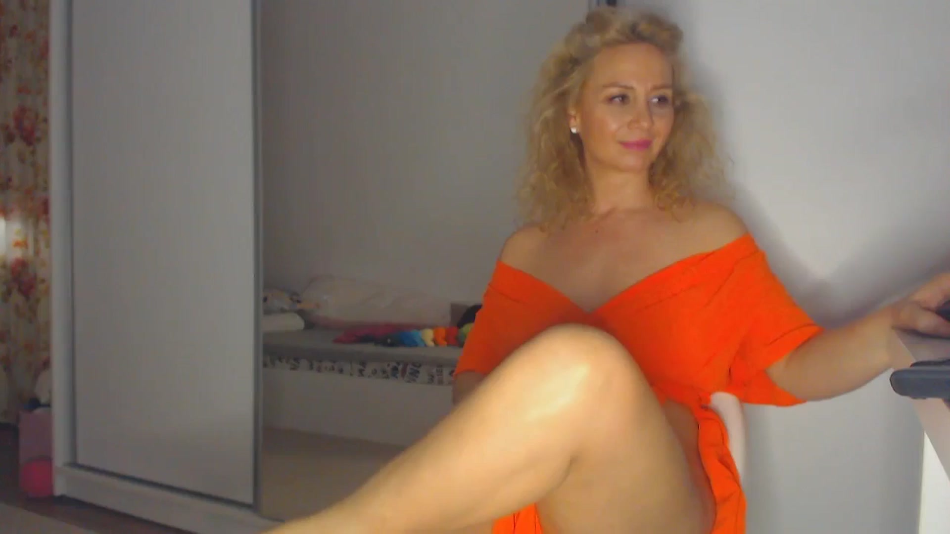 Gallery image thumbnail from Merlyn4u's myfreecams stream on, 04/10/2025, 13:57 image 3 of 20