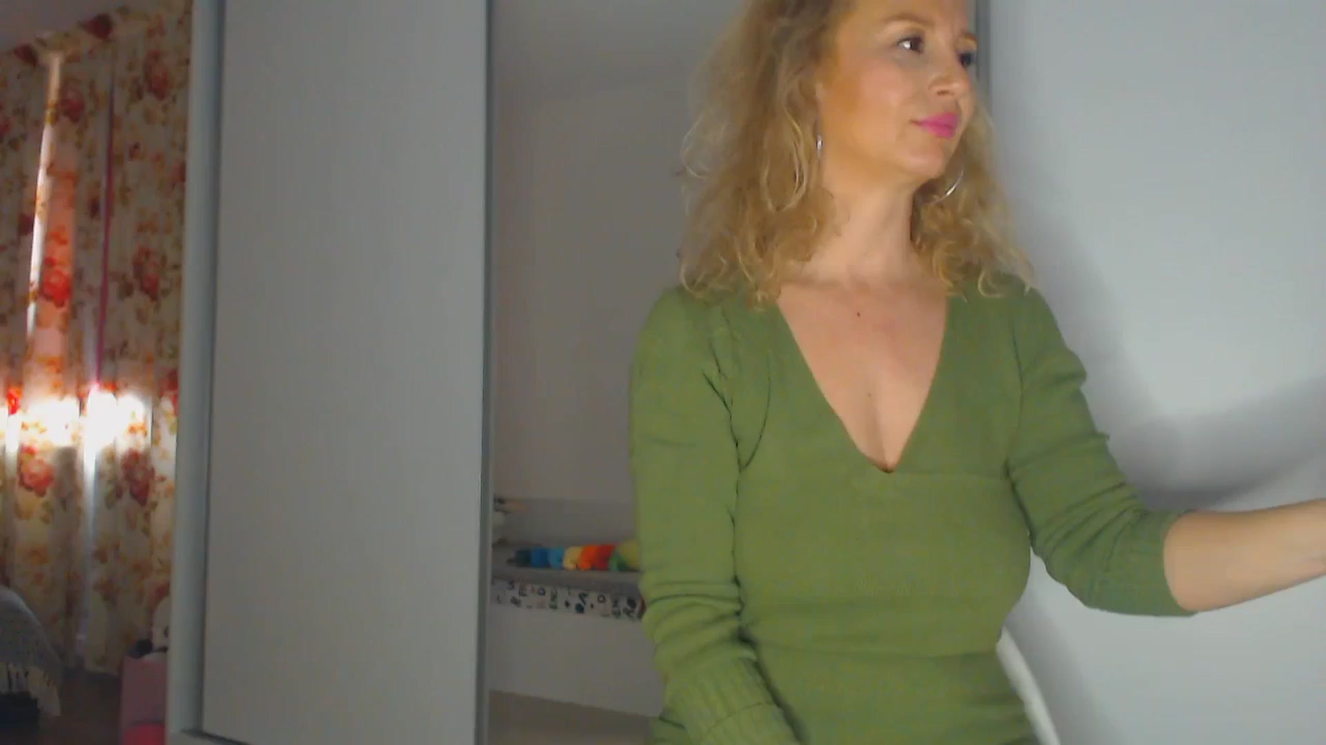 Gallery image thumbnail from Merlyn4u's myfreecams stream on, 04/11/2025, 12:22 image 2 of 20