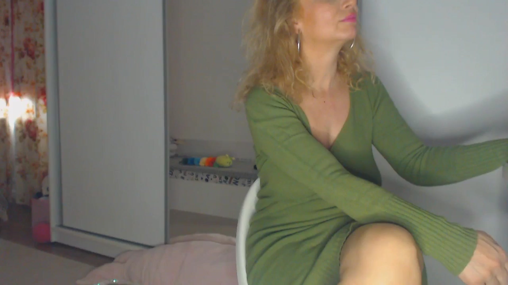 Gallery image thumbnail from Merlyn4u's myfreecams stream on, 04/11/2025, 13:47 image 10 of 20