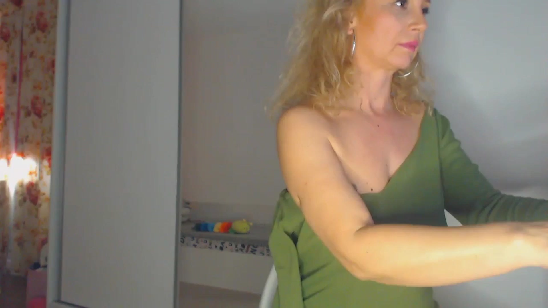 Gallery image thumbnail from Merlyn4u's myfreecams stream on, 04/11/2025, 13:47 image 6 of 20
