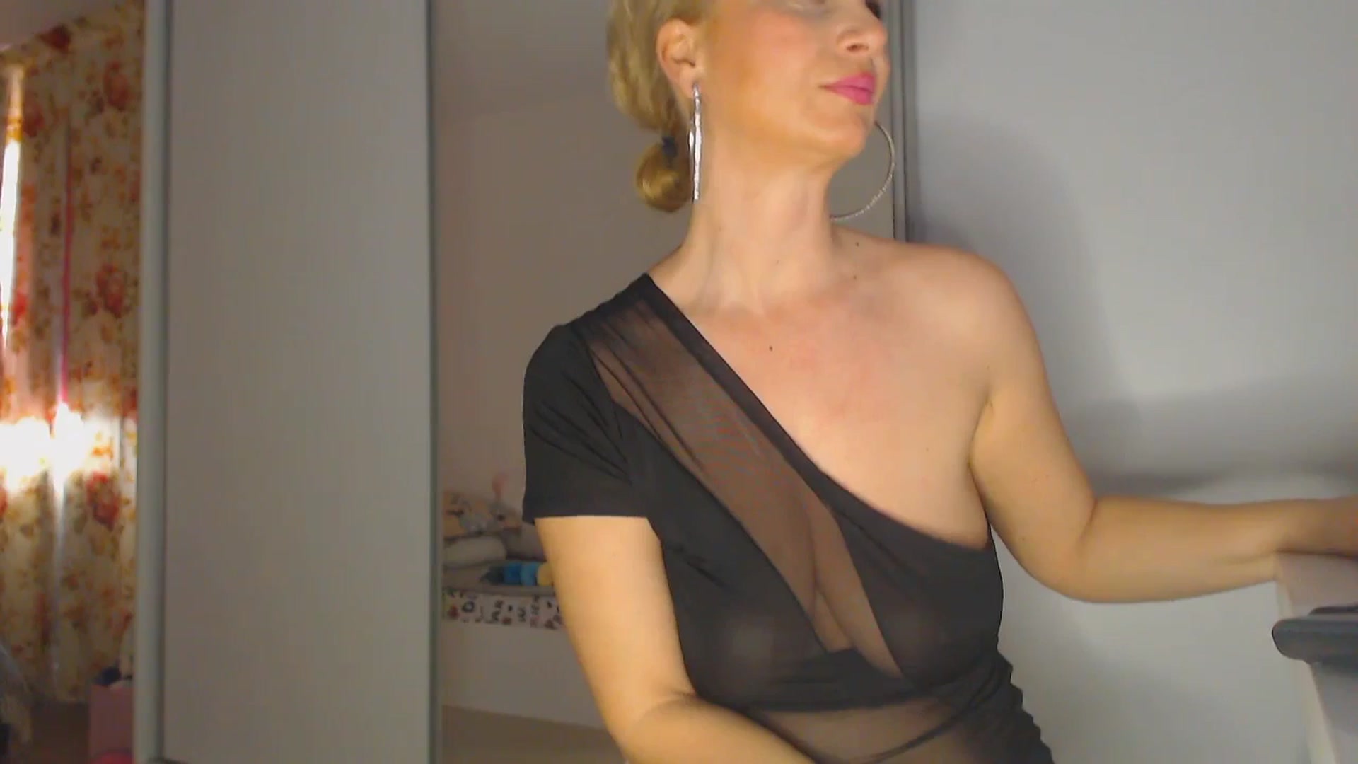 Gallery image thumbnail from Merlyn4u's myfreecams stream on, 04/12/2025, 13:18 image 8 of 20