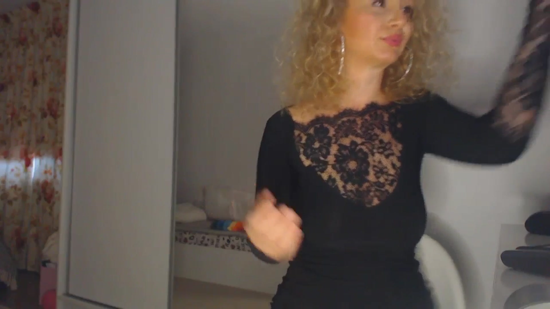 Gallery image thumbnail from Merlyn4u's myfreecams stream on, 04/13/2025, 09:13 image 3 of 20