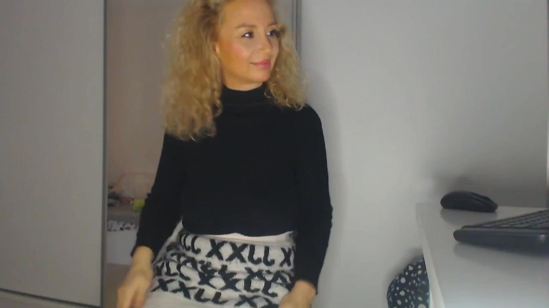 Gallery image thumbnail from Merlyn4u's myfreecams stream on, 04/14/2025, 11:08 image 9 of 20