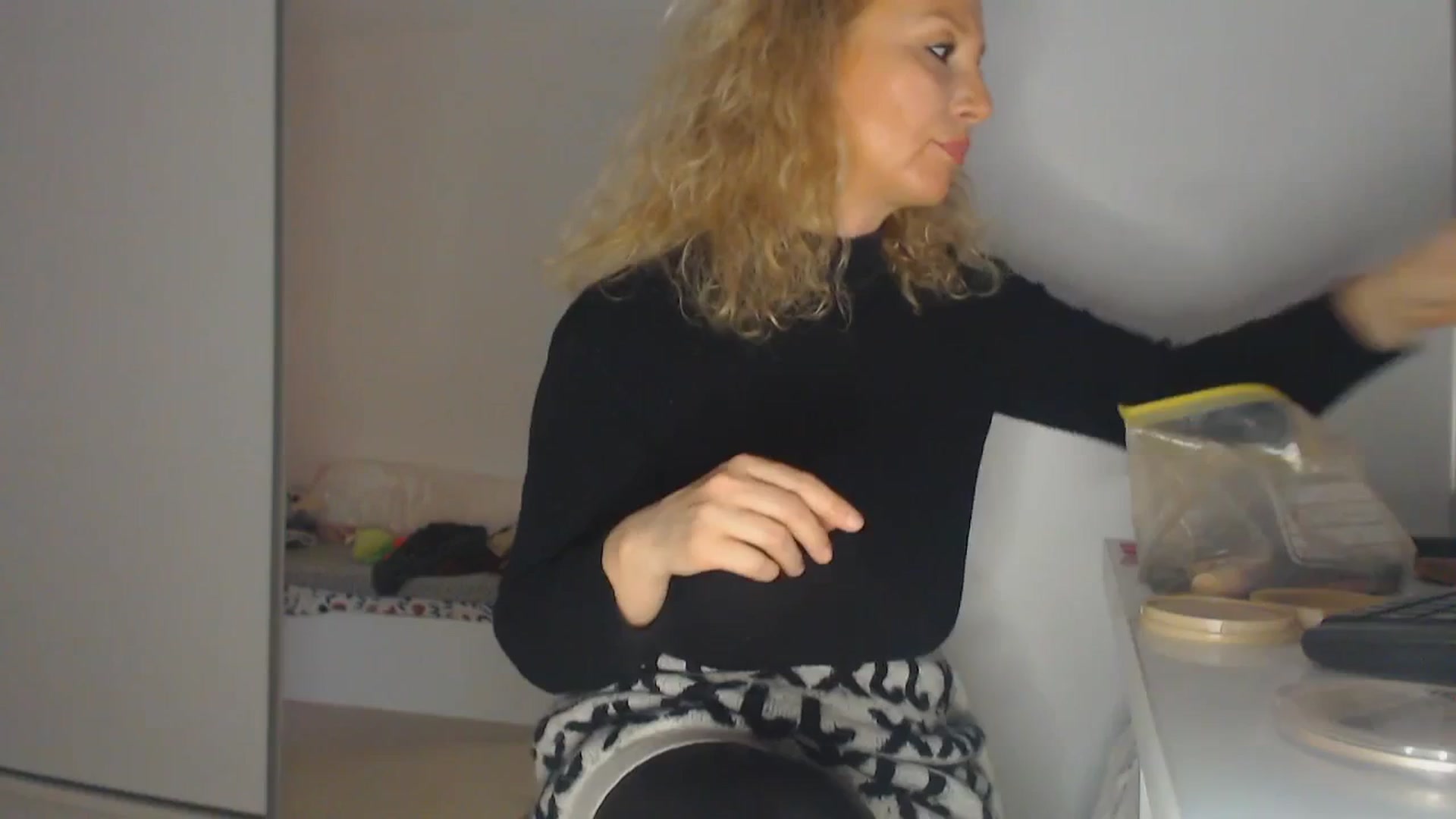 Gallery image thumbnail from Merlyn4u's myfreecams stream on, 04/14/2025, 11:08 image 6 of 20