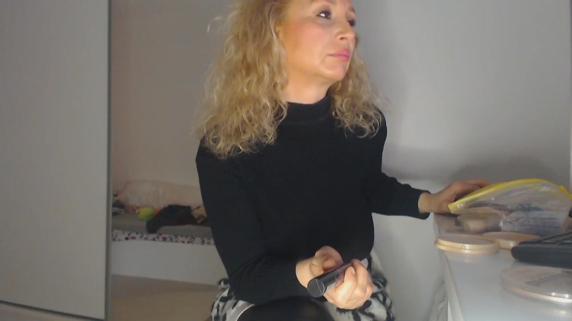 Gallery image thumbnail from Merlyn4u's myfreecams stream on, 04/14/2025, 11:08 image 8 of 20