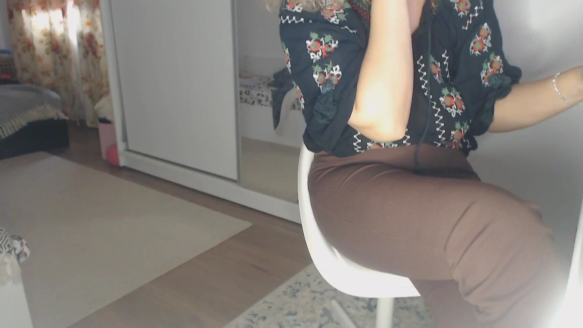 Gallery image thumbnail from Merlyn4u's myfreecams stream on, 04/15/2025, 14:12 image 1 of 20