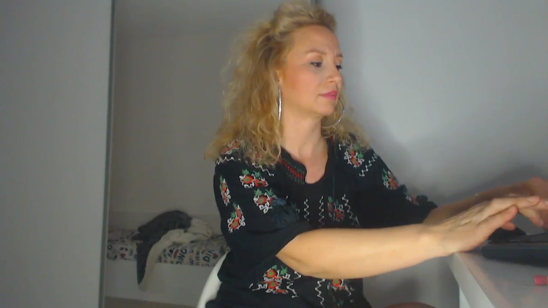 Gallery image thumbnail from Merlyn4u's myfreecams stream on, 04/15/2025, 14:12 image 4 of 20