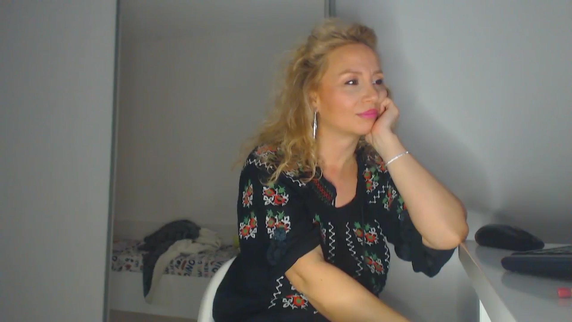 Gallery image thumbnail from Merlyn4u's myfreecams stream on, 04/15/2025, 14:12 image 8 of 20