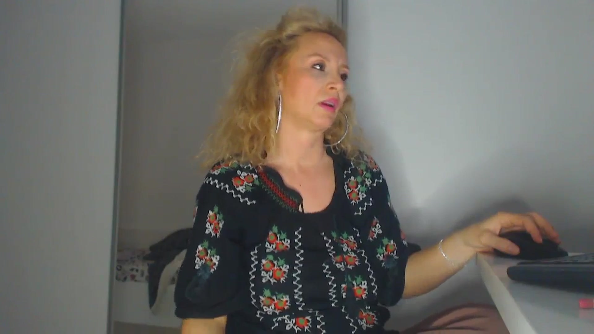 Gallery image thumbnail from Merlyn4u's myfreecams stream on, 04/15/2025, 14:12 image 6 of 20