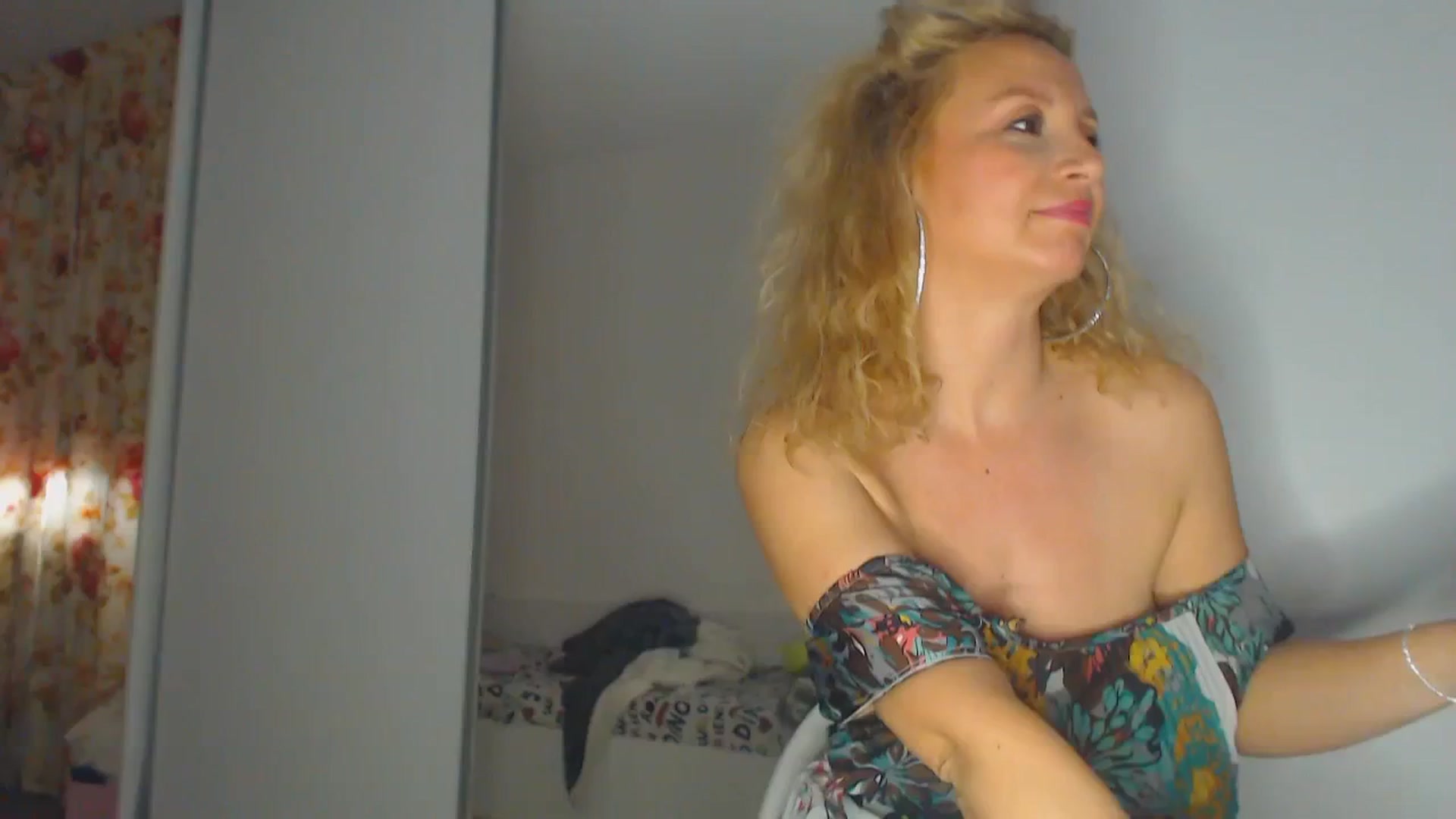 Gallery image thumbnail from Merlyn4u's myfreecams stream on, 04/15/2025, 14:41 image 18 of 20