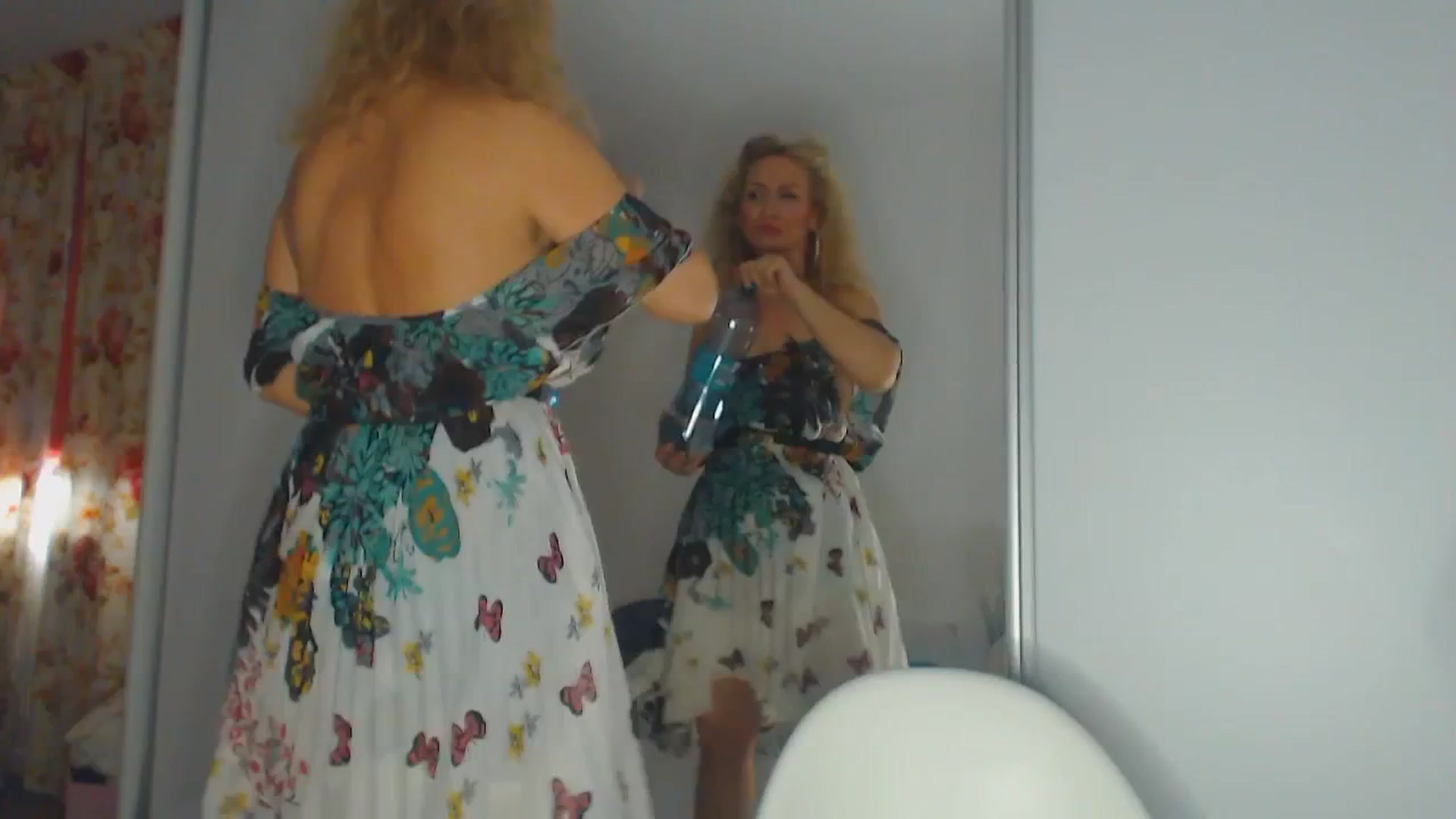 Gallery image thumbnail from Merlyn4u's myfreecams stream on, 04/15/2025, 14:41 image 16 of 20
