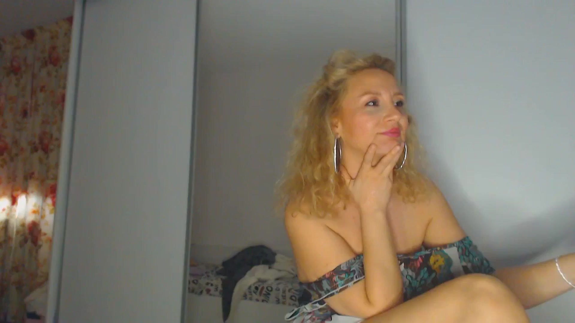 Gallery image thumbnail from Merlyn4u's myfreecams stream on, 04/15/2025, 15:43 image 1 of 20