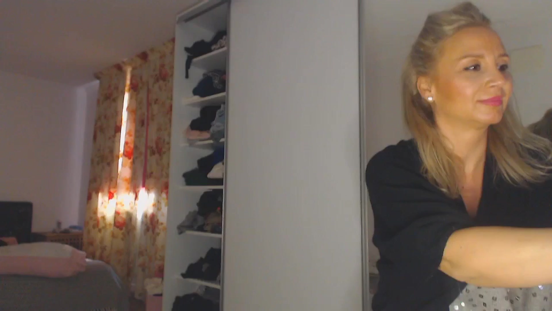 Gallery image thumbnail from Merlyn4u's myfreecams stream on, 04/18/2025, 11:18 image 1 of 20