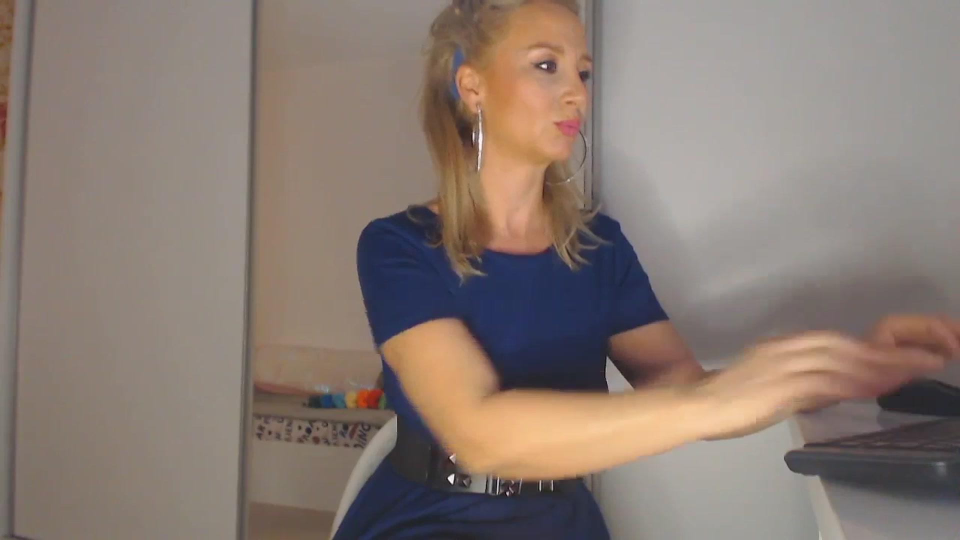 Gallery image thumbnail from Merlyn4u's myfreecams stream on, 04/19/2025, 13:55 image 4 of 20