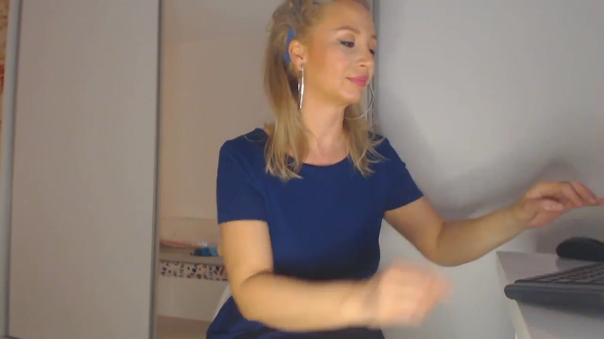 Gallery image thumbnail from Merlyn4u's myfreecams stream on, 04/19/2025, 13:55 image 3 of 20