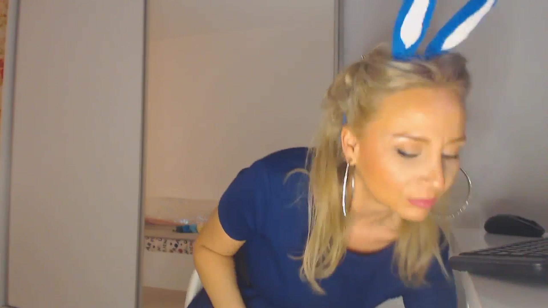 Gallery image thumbnail from Merlyn4u's myfreecams stream on, 04/19/2025, 13:55 image 6 of 20