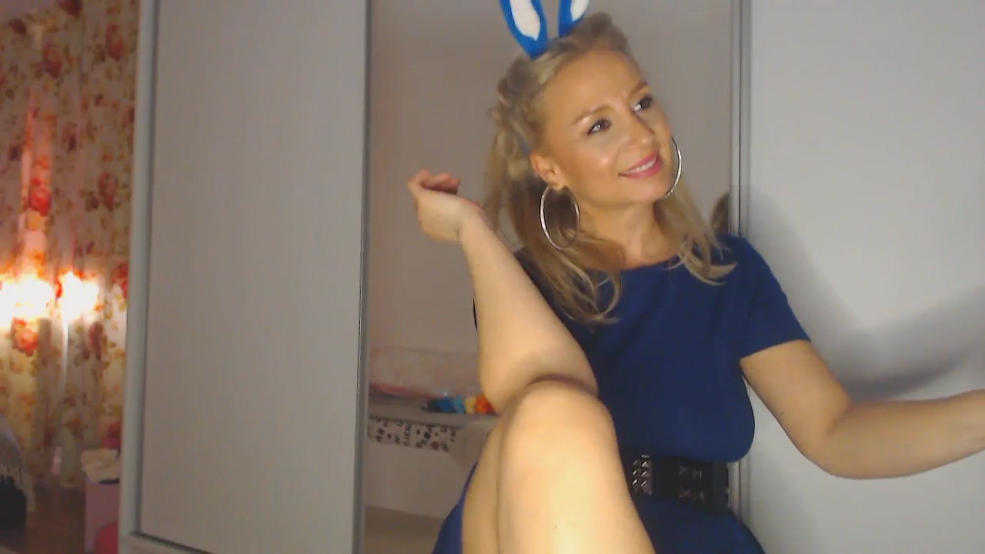 Gallery image thumbnail from Merlyn4u's myfreecams stream on, 04/19/2025, 14:49 image 14 of 20