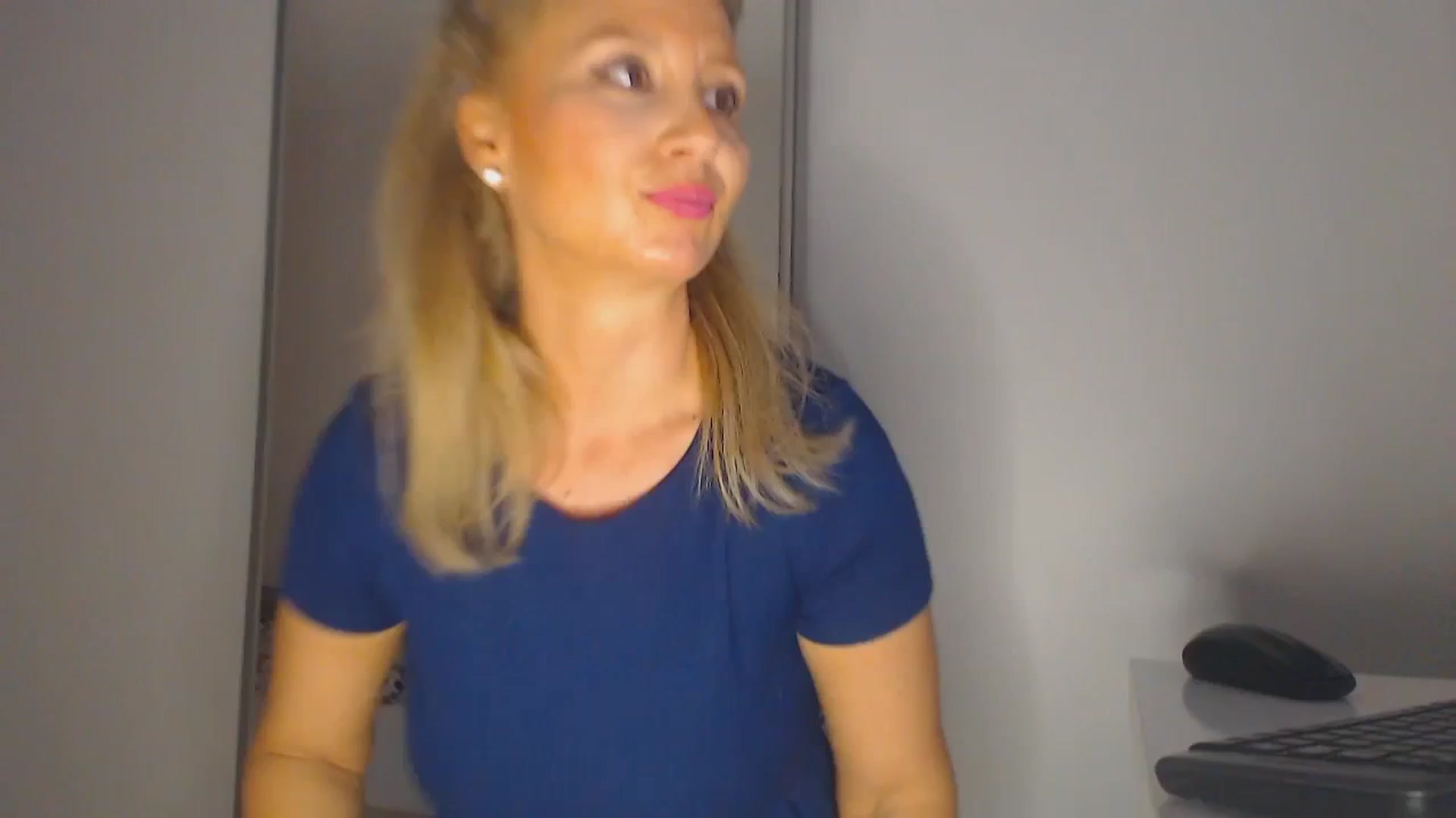 Gallery image thumbnail from Merlyn4u's myfreecams stream on, 04/20/2025, 12:32 image 2 of 20