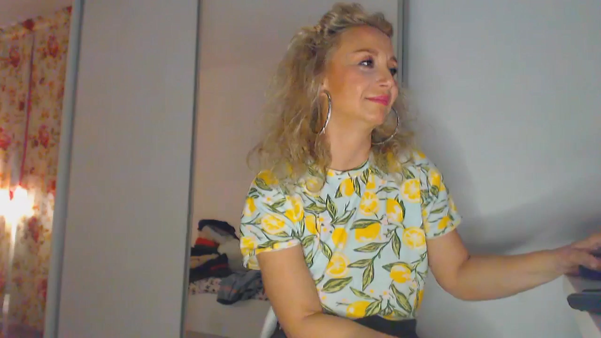 Gallery image thumbnail from Merlyn4u's myfreecams stream on, 04/23/2025, 14:01 image 5 of 20