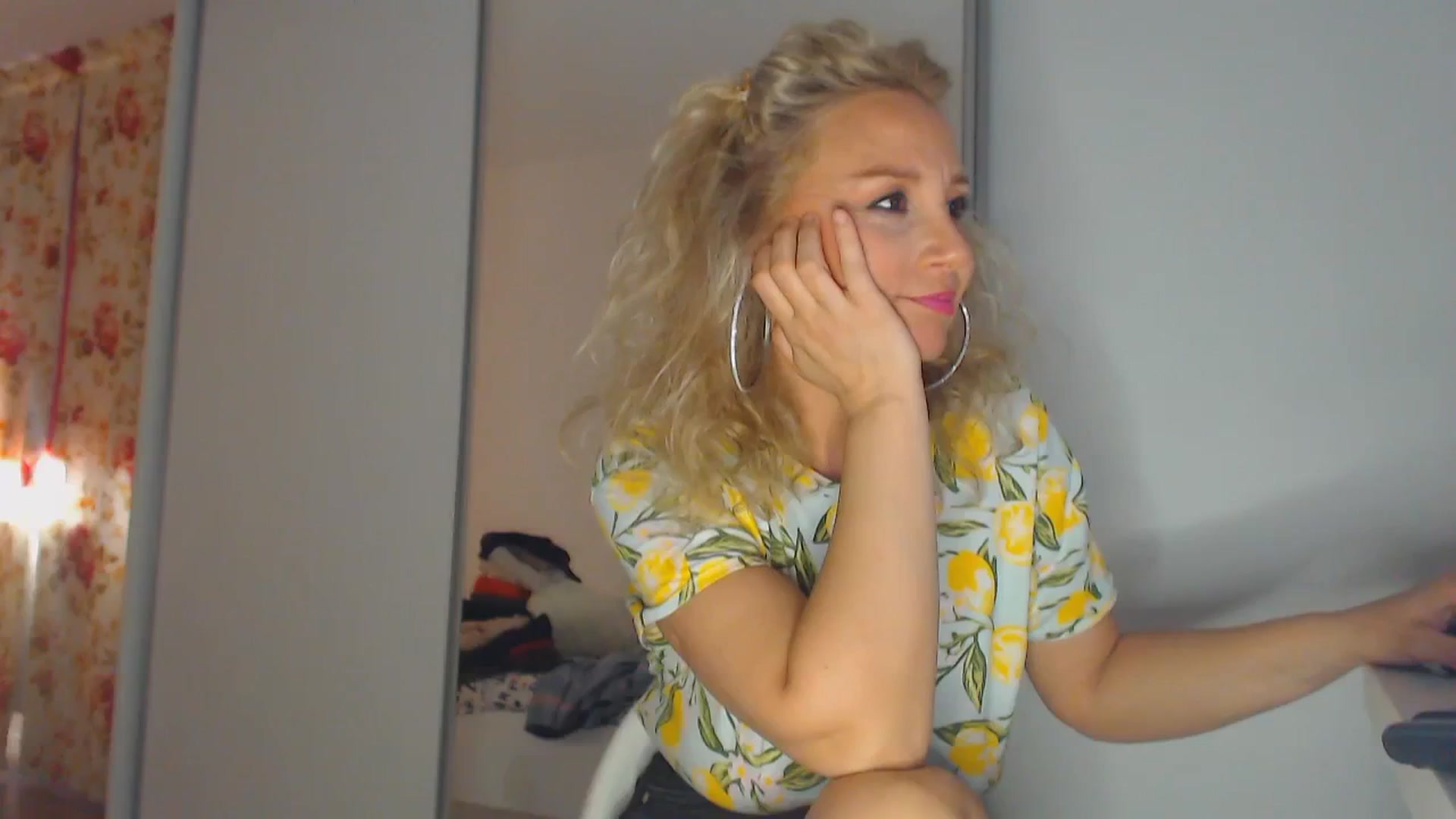 Gallery image thumbnail from Merlyn4u's myfreecams stream on, 04/23/2025, 14:01 image 2 of 20