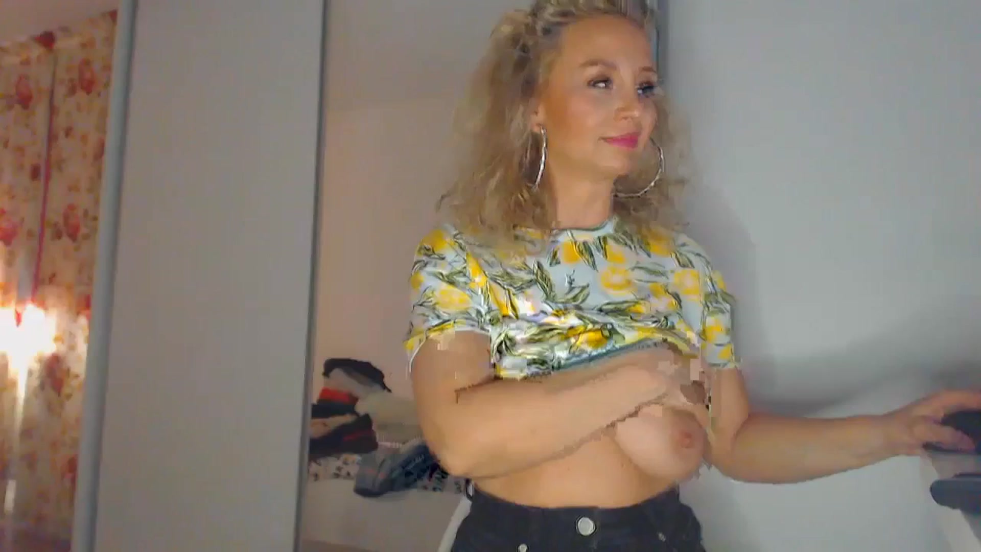 Gallery image thumbnail from Merlyn4u's myfreecams stream on, 04/23/2025, 14:01 image 6 of 20