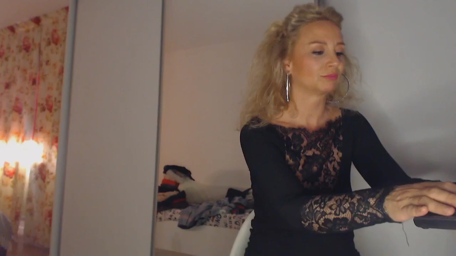 Gallery image thumbnail from Merlyn4u's myfreecams stream on, 04/23/2025, 14:01 image 18 of 20