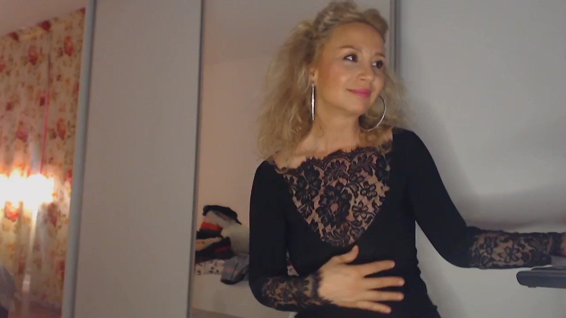 Gallery image thumbnail from Merlyn4u's myfreecams stream on, 04/23/2025, 14:01 image 17 of 20