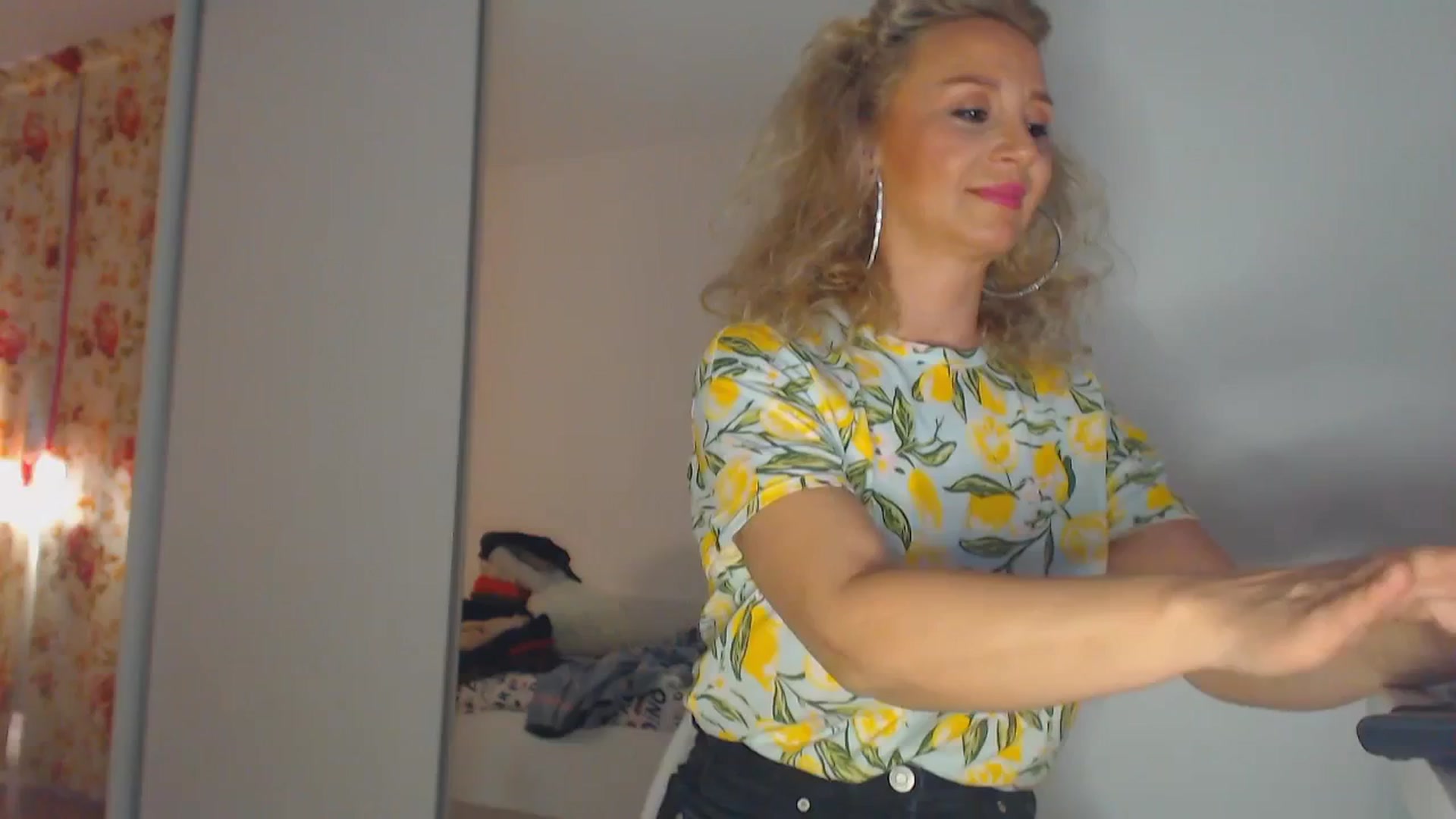 Gallery image thumbnail from Merlyn4u's myfreecams stream on, 04/23/2025, 14:01 image 3 of 20