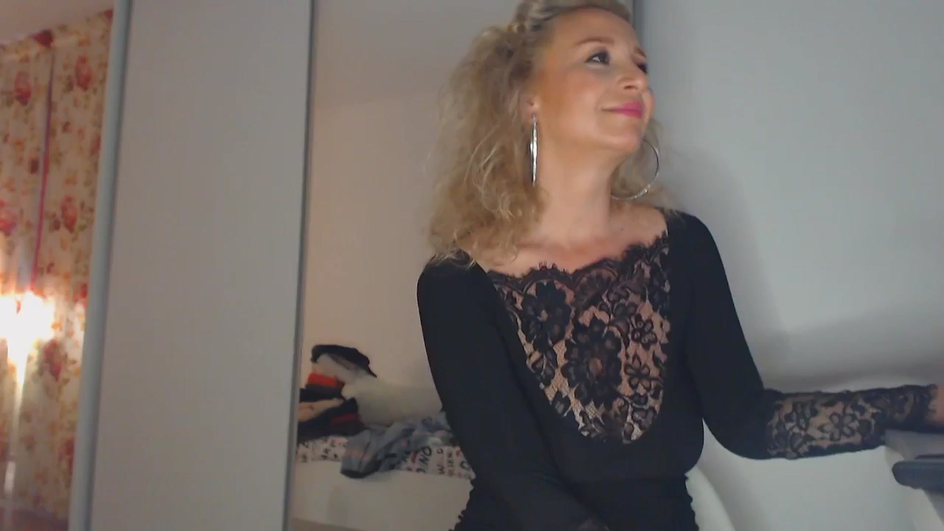 Gallery image thumbnail from Merlyn4u's myfreecams stream on, 04/23/2025, 14:01 image 9 of 20