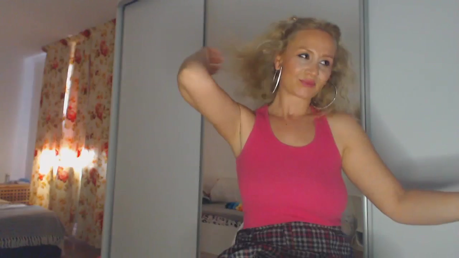 Gallery image thumbnail from Merlyn4u's myfreecams stream on, 04/24/2025, 13:15 image 18 of 20